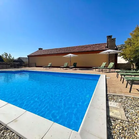 Villa In 42242 Drivenik