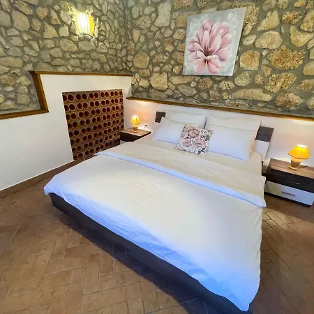 In 42242 Villa Drivenik