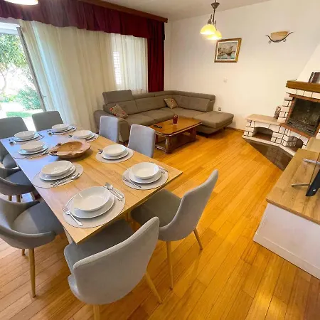 Villa In 42242