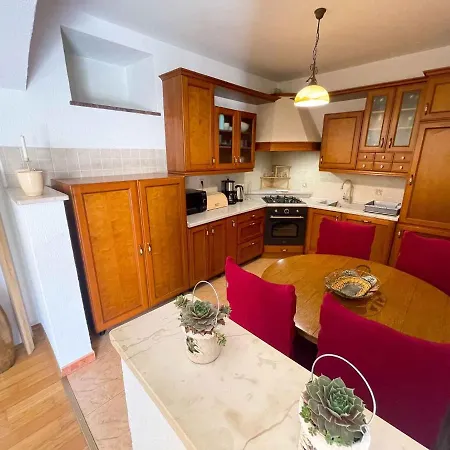 In 42242 Villa Drivenik