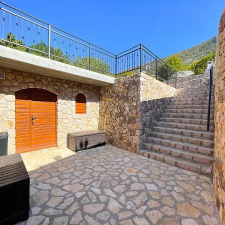 Villa In 42242 Drivenik