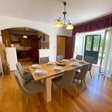 In 42242 Villa *