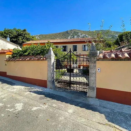 In 42242 Villa *